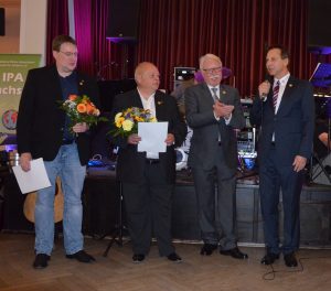 Die Geehrten Tomas Böhme (li.), Udo Plihal (2.v.l.) und Heinz-Gerd Corbach (3.v.r)